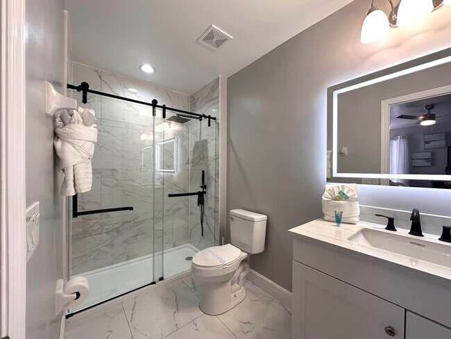 Building Photo - 421 Cabello Dr