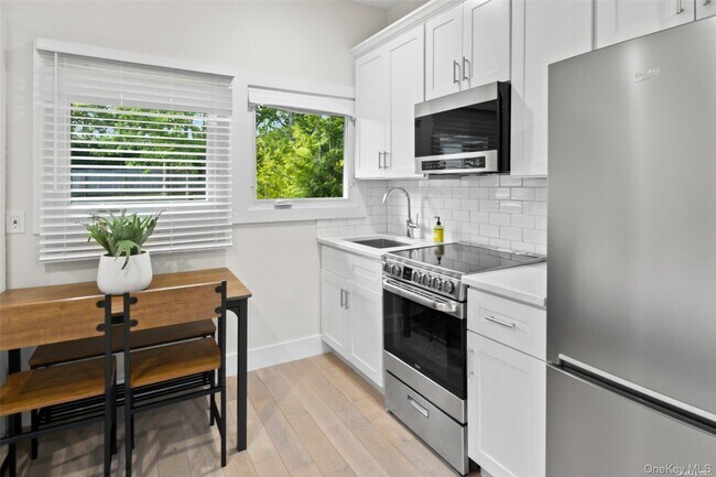 Building Photo - 25 Peters Ln