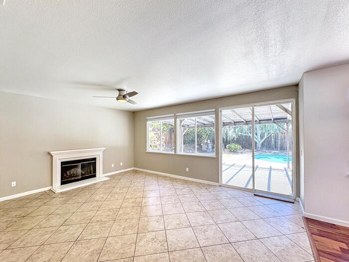 Building Photo - 1905 Paradise Peak Ct