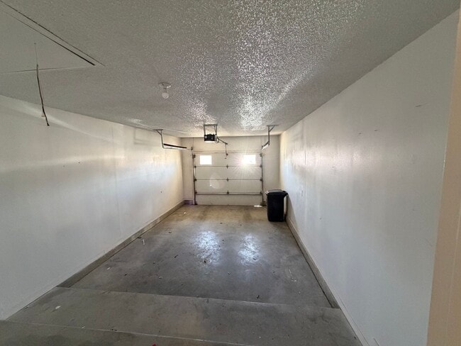 Building Photo - 732 Foster Ln