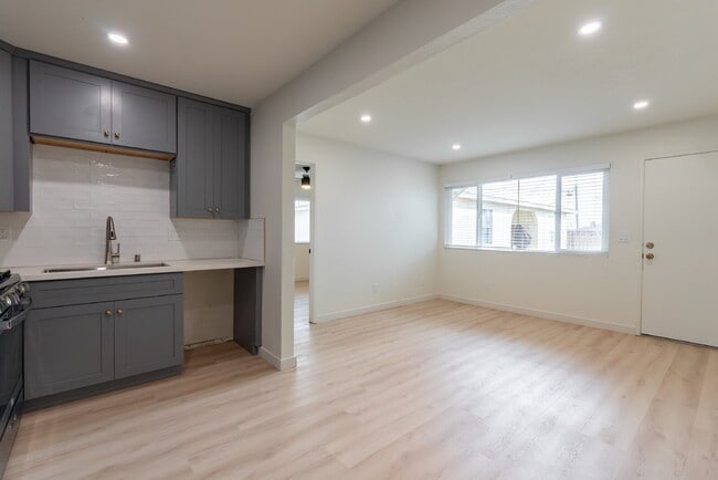 Building Photo - LEASE PENDING - 2 Bedroom, 2 Bath Coastal Apartment