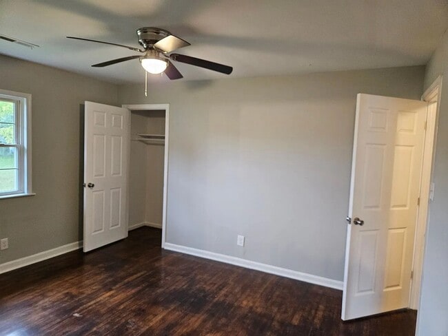 Building Photo - 1343 Hinton St