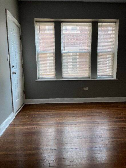 Building Photo - 9647 S Forest Ave