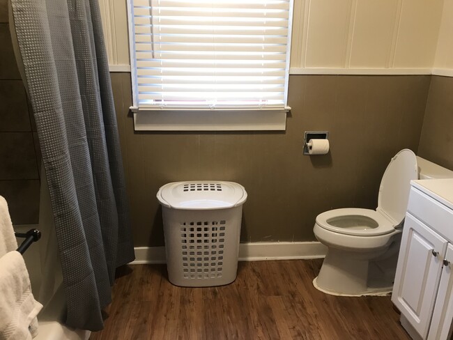 Bathroom - 1495 Henderson Hwy