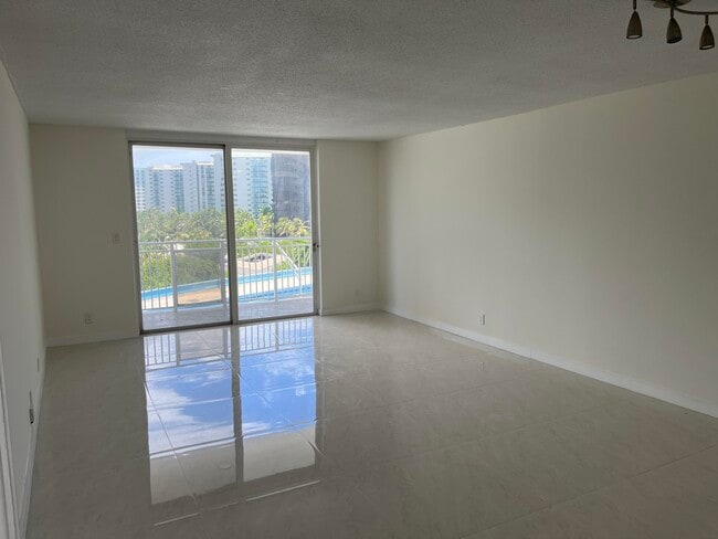 Building Photo - 1801 S Ocean Dr