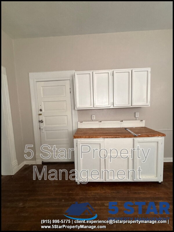 Building Photo - 1114 El Paso St