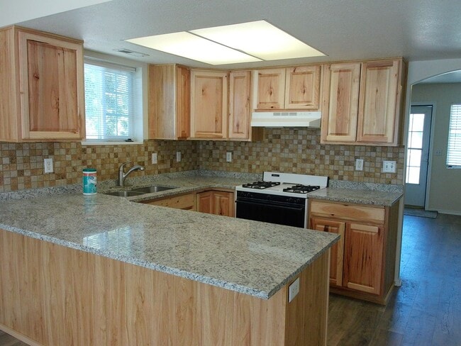 Building Photo - 29 Somerset Pl