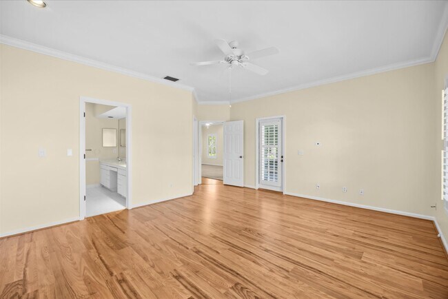 Building Photo - 7362 Pine Creek Way