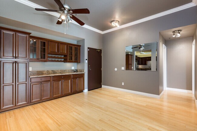 Building Photo - Heart of Bankers Hill at La Parc Chateau!