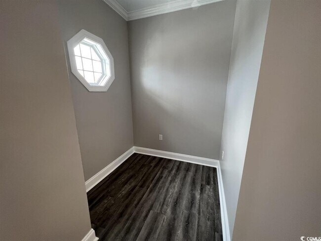 Building Photo - 2057 Silvercrest Dr