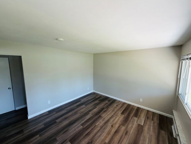 Building Photo - Move-In Ready 3BR/2BA Home with 2-Car Garage in St. Charles