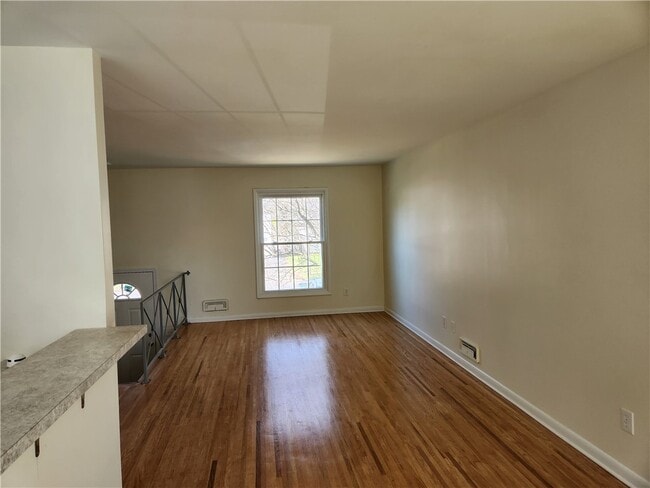 Building Photo - 206 Mason Ave