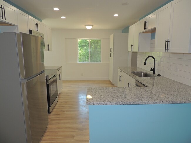 Building Photo - 409 Windfield Ct