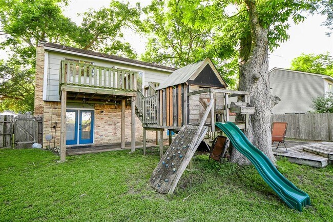 Building Photo - 1218 Briarmead Dr