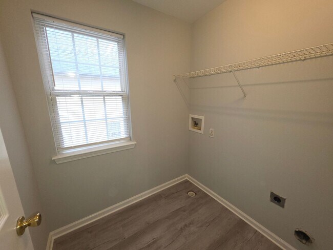 Building Photo - 235 Winding Canyon Dr