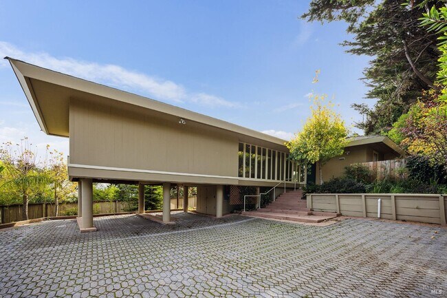 Building Photo - 3 Reed Ranch Rd