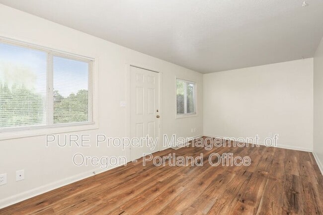 Building Photo - 6924 N Amherst St