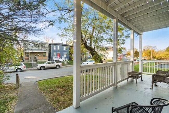 Building Photo - 360 N Garfield Ave