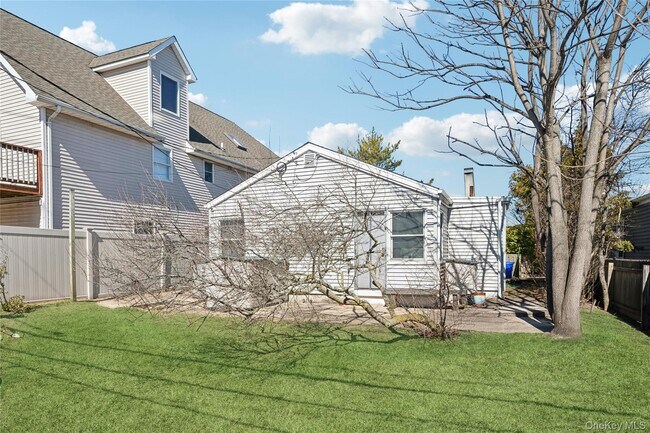 Building Photo - 714 E Park Ave