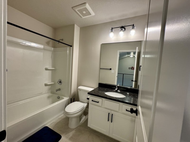 Building Photo - 476 S 700 W