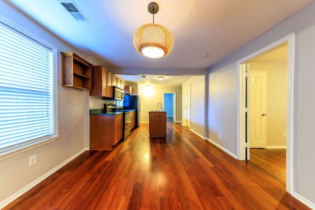 Building Photo - Quaint East Nashville Home for Lease NOW AVAILABLE!