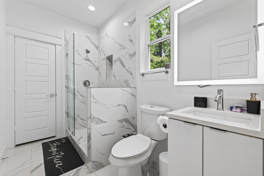Bathroom1 - 523 Schweikhardt St