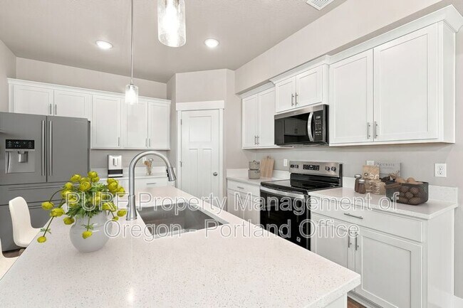 Building Photo - 582 NE Alderwood Dr