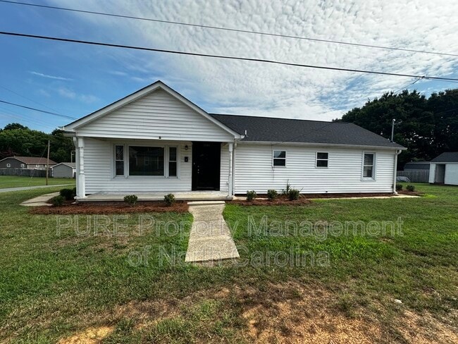 Primary Photo - 1101 Woodlawn St