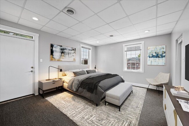 Building Photo - 518 Broad St