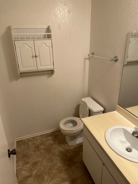 Building Photo - 3350 Santa Maria Way