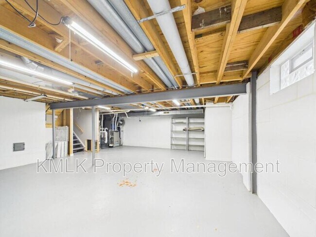 Building Photo - 874 Pleasant St