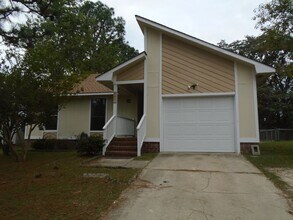Building Photo - Renovated 3BD/2BA Single Family Home Avail...