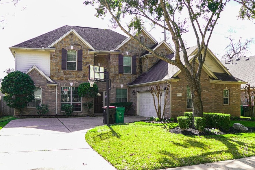 Primary Photo - 10234-10235 Five Oaks Ln