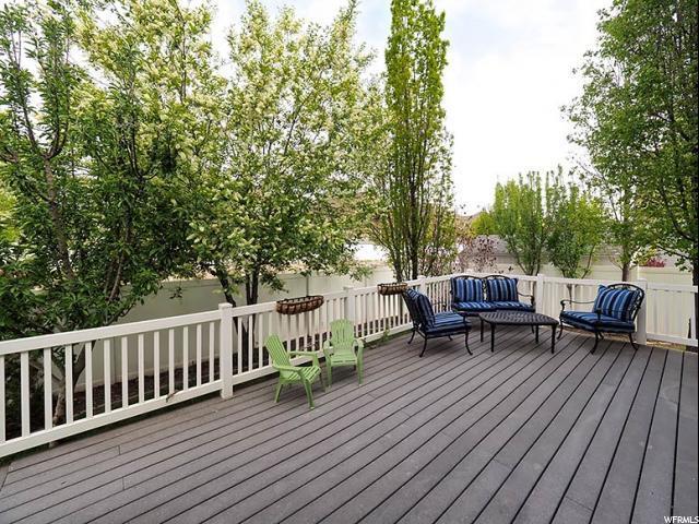 Building Photo - Beautiful 6-Bedroom Riverton House
