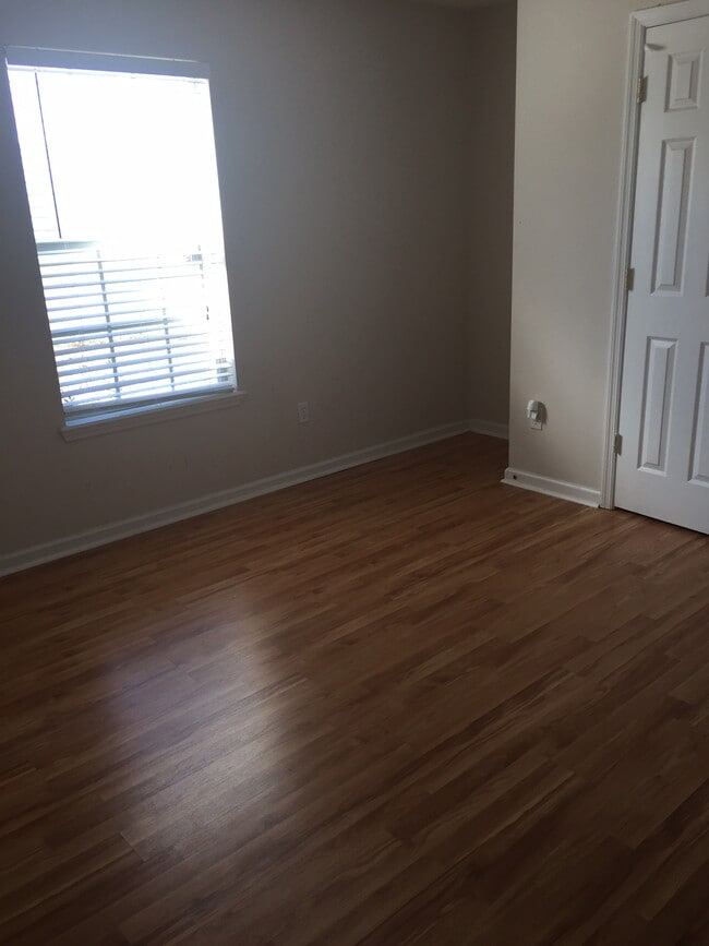 Building Photo - 808 South Edenbridge Way