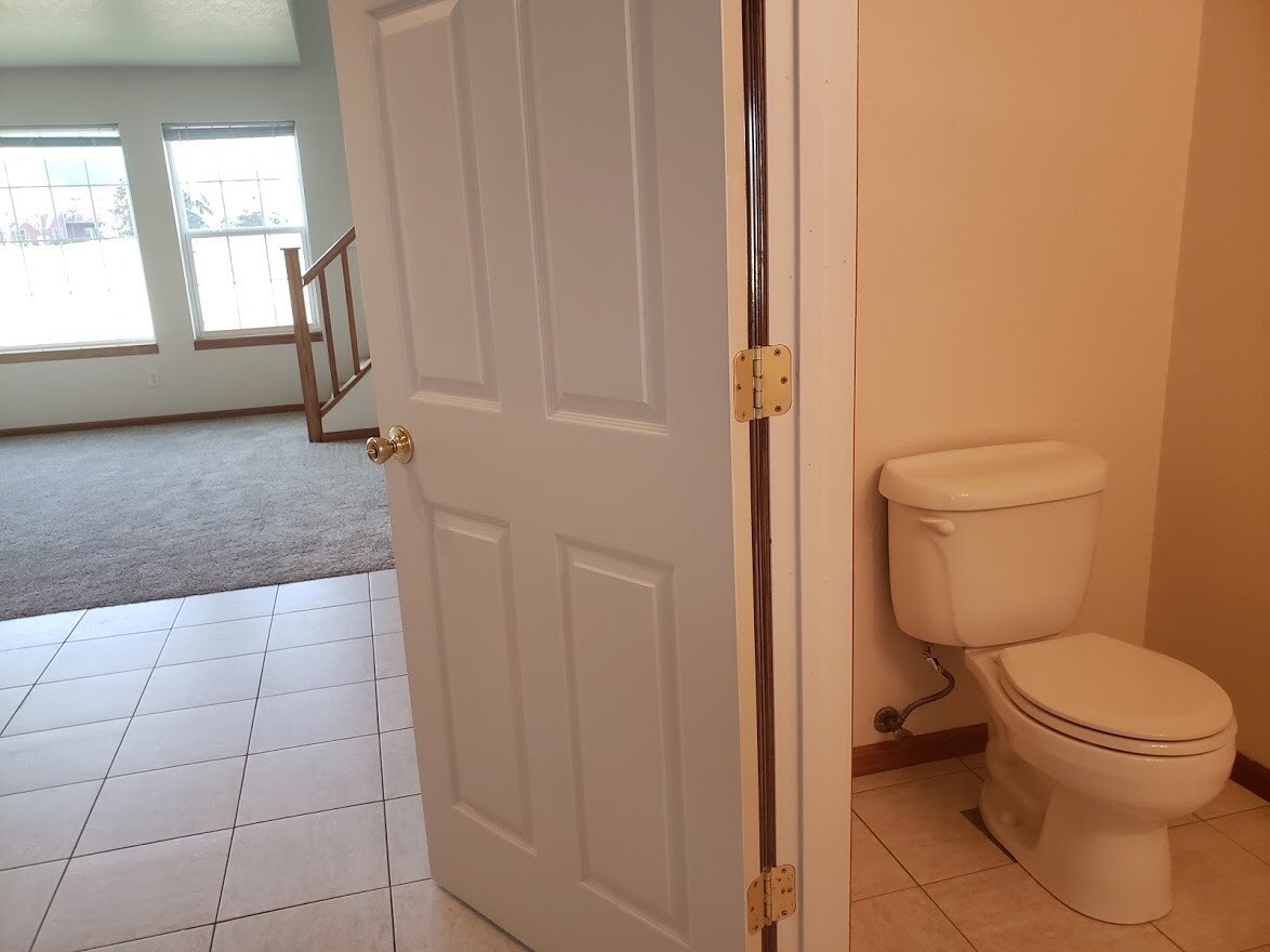 half bath - 610 N Aspen Ct
