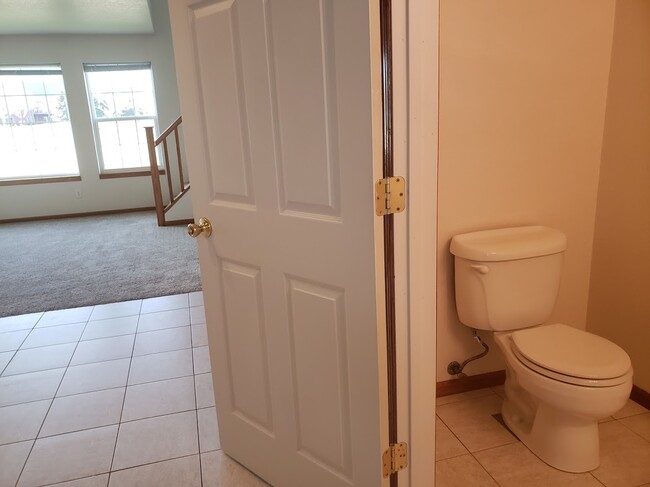 half bath - 610 N Aspen Ct