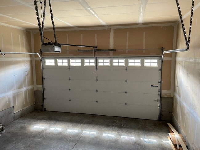 Building Photo - CHARMING Ranch-Style Home in Ridgefield, WA! 3 Bedrooms & 2 Baths! Walk-In Closet! Spacious Floor...