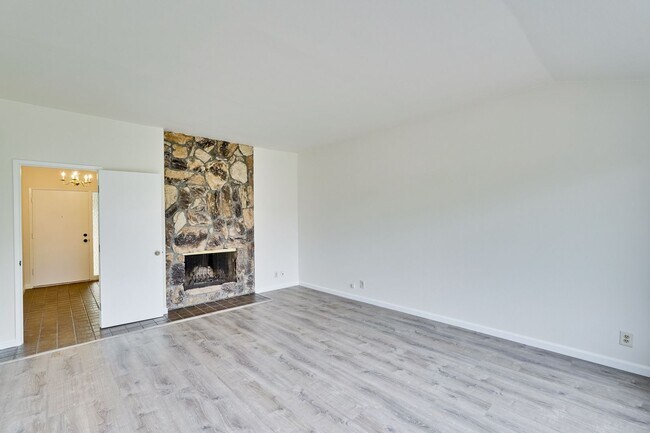 Building Photo - 3 BEDROOM 2 BATH House in Branham-Jarvis Neighborhood
