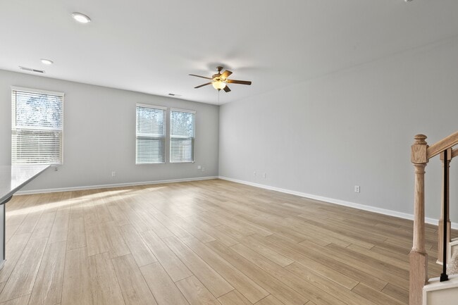 Building Photo - 127 Raiden Cir