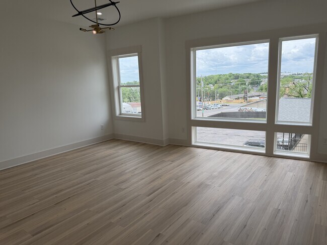 Building Photo - 105 Hart Ln