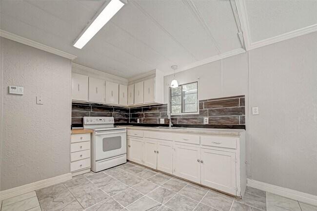 Building Photo - 14572 Hasara Ln