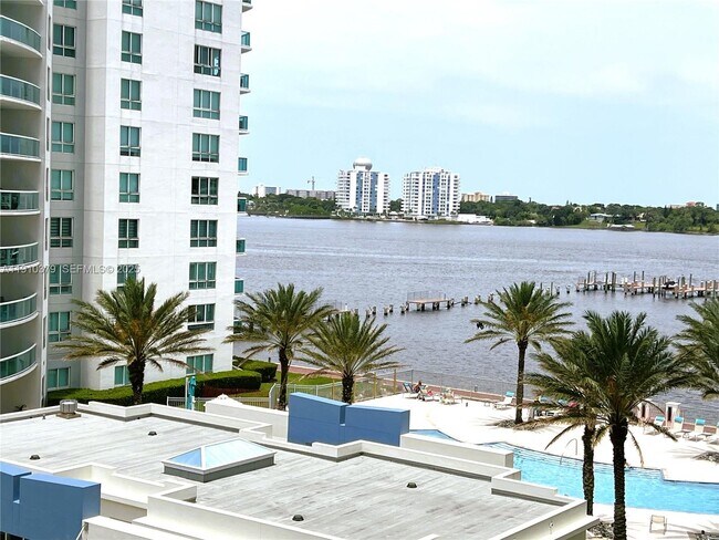 Building Photo - 231 Riverside Dr