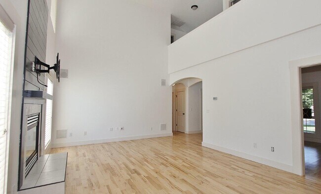 Building Photo - 4325 N McKinley Pk Ave
