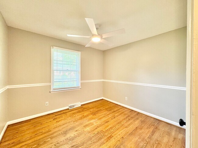 Building Photo - 5303 Ainsworth Dr