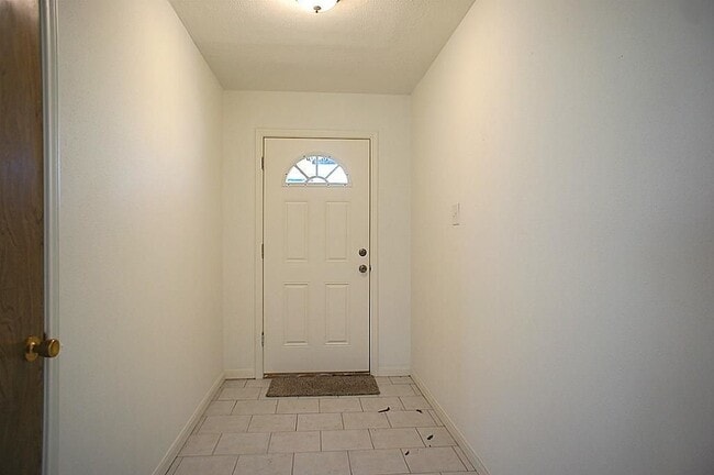Building Photo - 2618 Tinechester Dr
