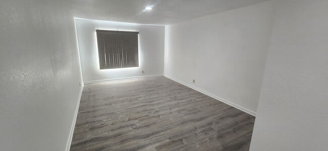 Building Photo - ALL PROSPECTIVE TENANTS MUST SUBMIT A $58 NON-REFUNDABLE APPLICATION FEE PER APPLICANT ONLINE AND...