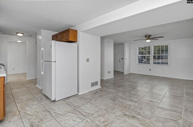 Building Photo - 220 N Donar Dr