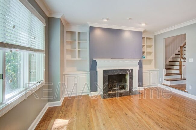 Building Photo - 1229 Llewellyn Ave