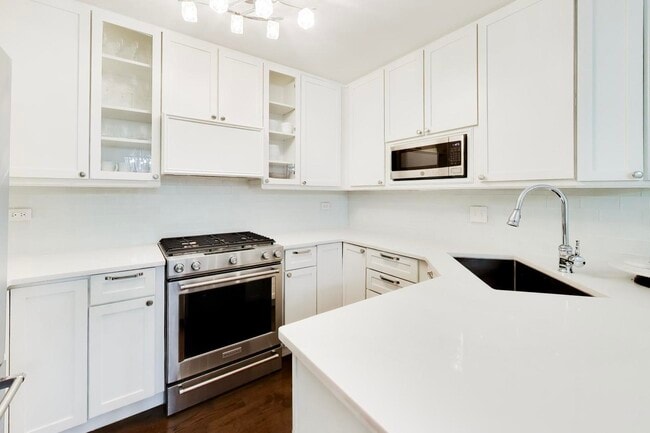 Building Photo - 1865 N Dayton St